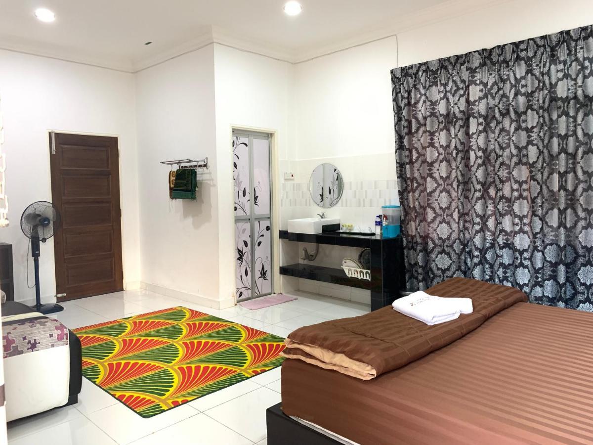 Wan Danisha Villa Inn Kota Bharu Exterior photo